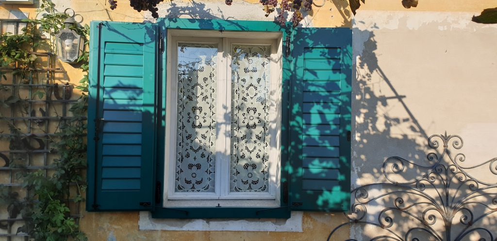 Clasic window frame