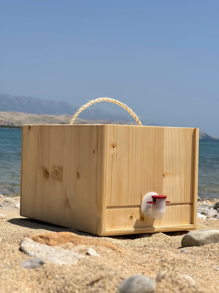 Juibox 5L wooden box for bag-in-box drinks